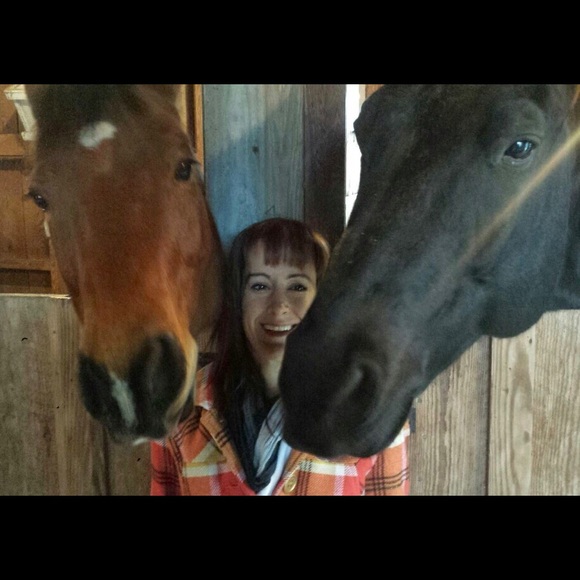 Meet your Posher, Laura - Picture 2 of 3